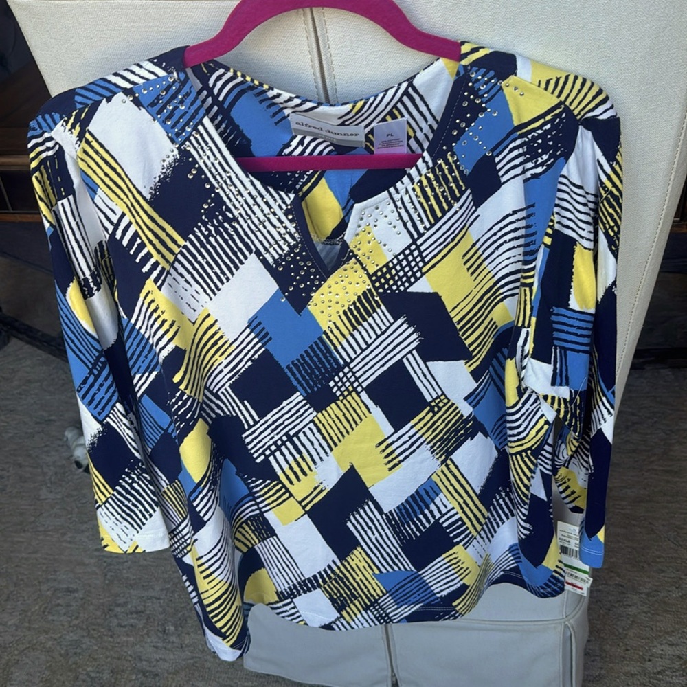 Alfred Dunner petite large cotton top w/3/4 sleeves. NWT.